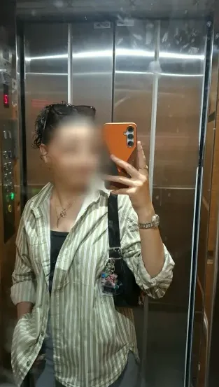 Alexandra, 21