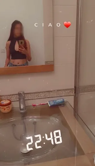 Eva, 23