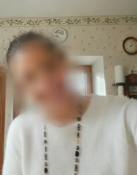 Larissa, 37