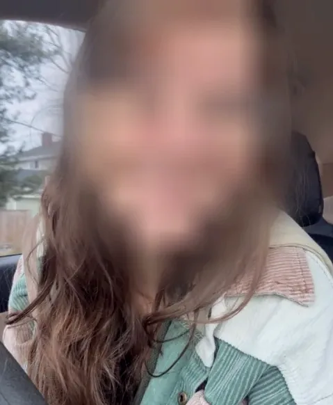 Manuela, 40