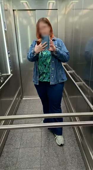 Manuela, 40