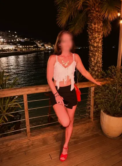 Mia, 34