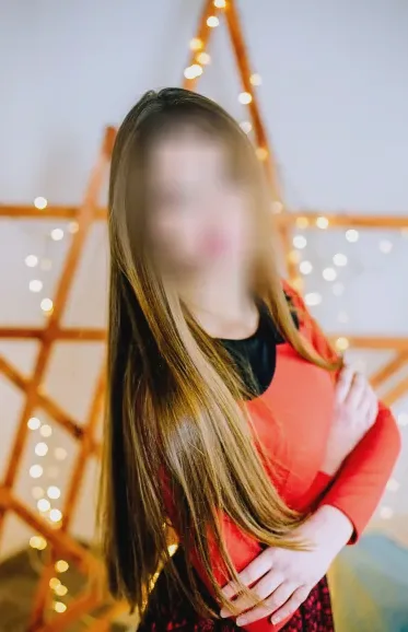 Rosa, 28