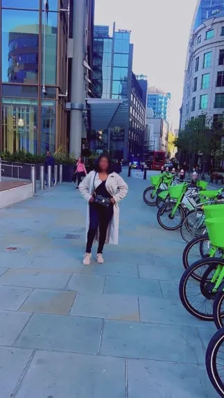 Sabine, 33